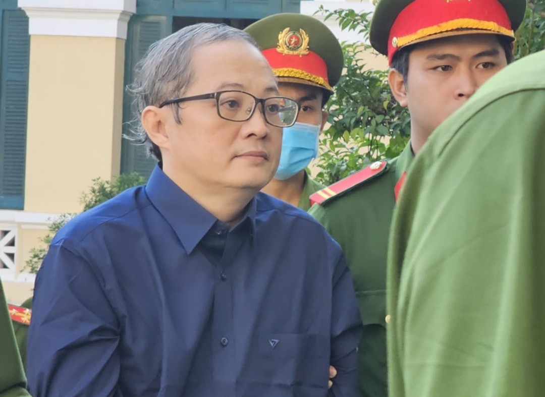 Hình ảnh cựu Giám đốc Bệnh viện TP Thủ Đức hầu toà