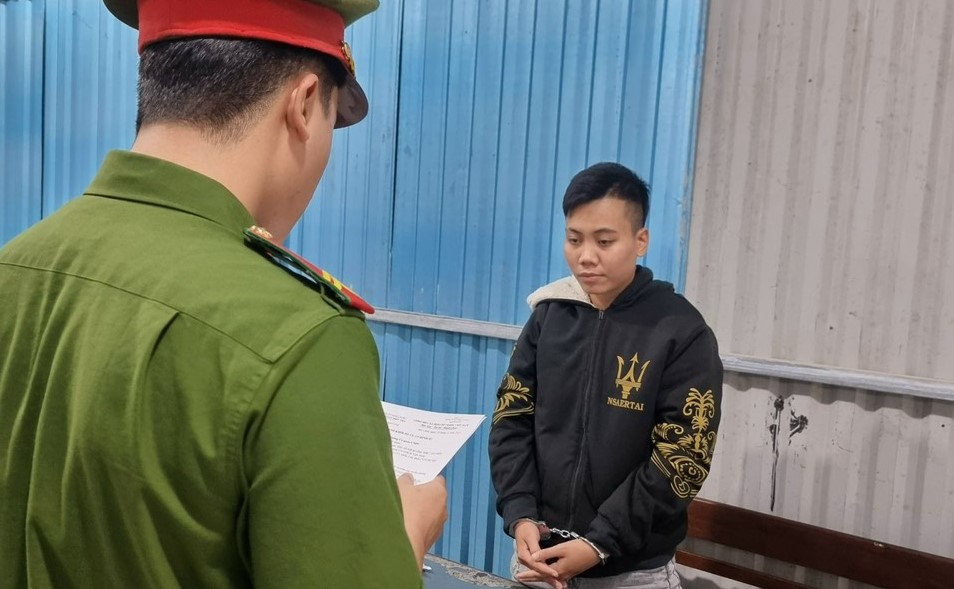 Đà Nẵng: Nữ quái 19 tuổi cầm đầu nhóm 40 thanh thiếu niên gây rối- Ảnh 1.