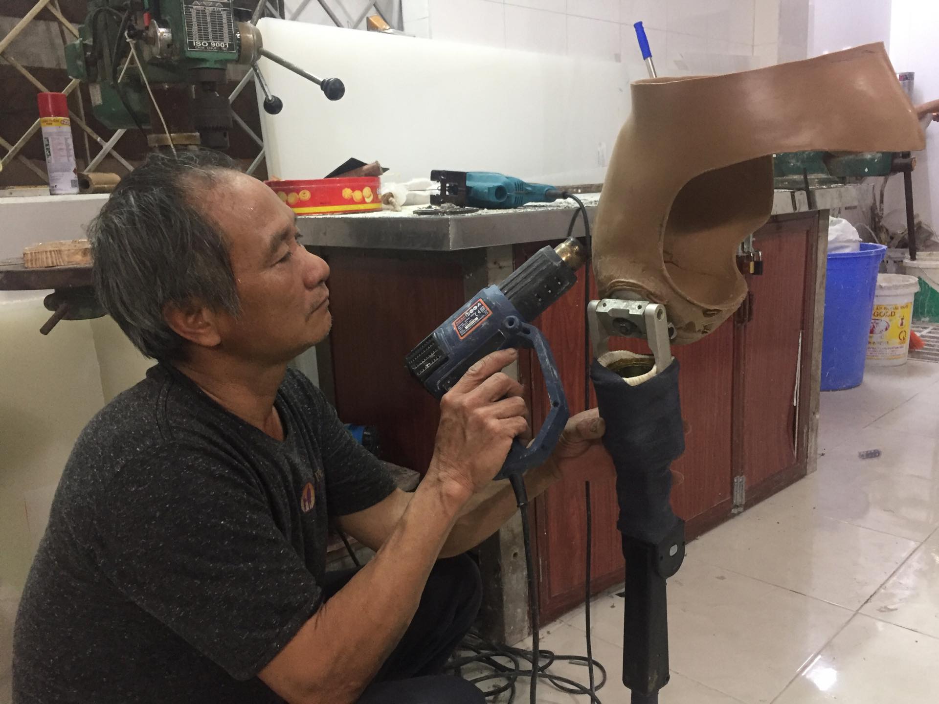 Lặng thầm n&acirc;ng những bước ch&acirc;n - Ảnh 3.