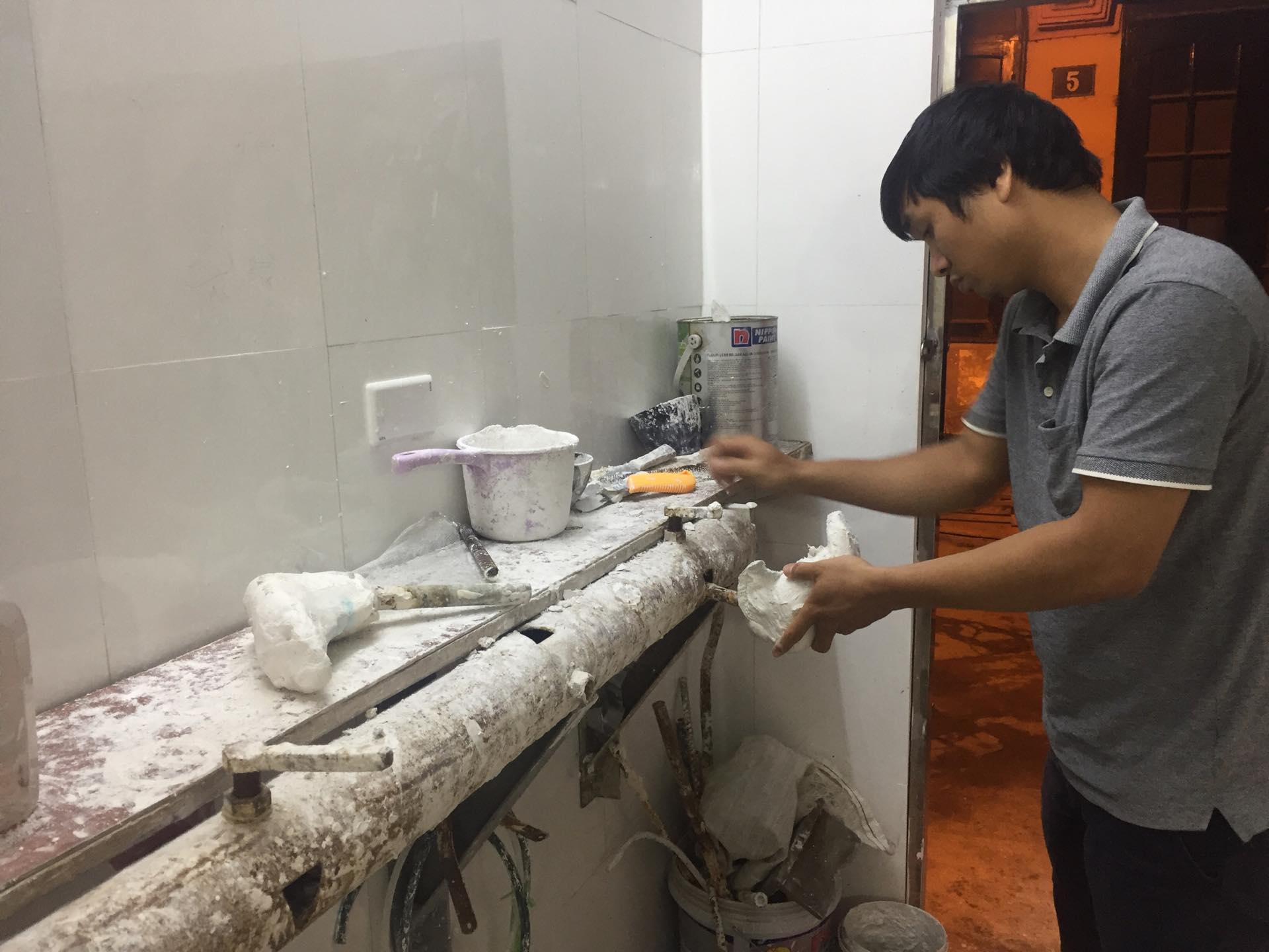 Lặng thầm n&acirc;ng những bước ch&acirc;n - Ảnh 4.
