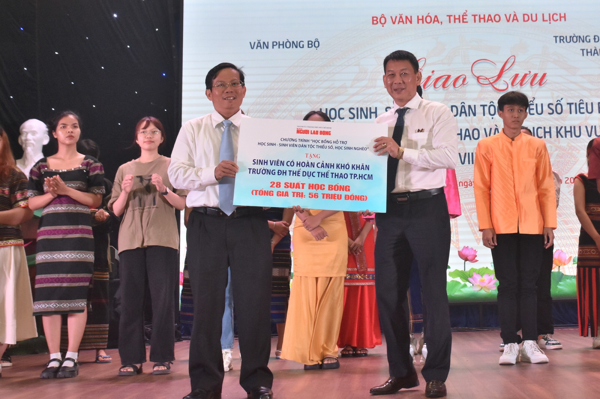 Nhiều học bổng đến với học sinh, sinh viên dân tộc thiểu số tiêu biểu