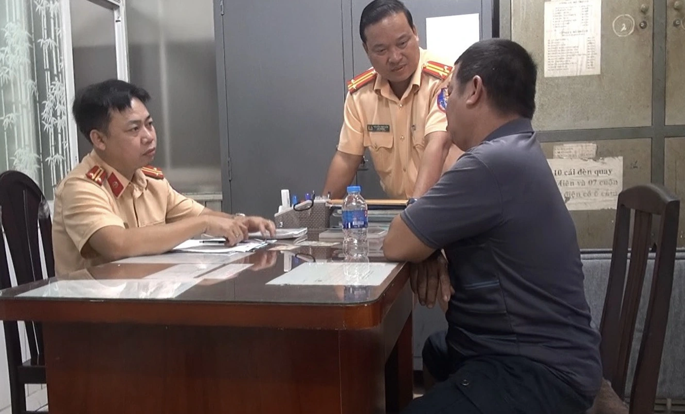 Sự thật thông tin không có tiền đóng phạt vi phạm giao thông nên nhảy kênh Tân Hóa - Ảnh 2.