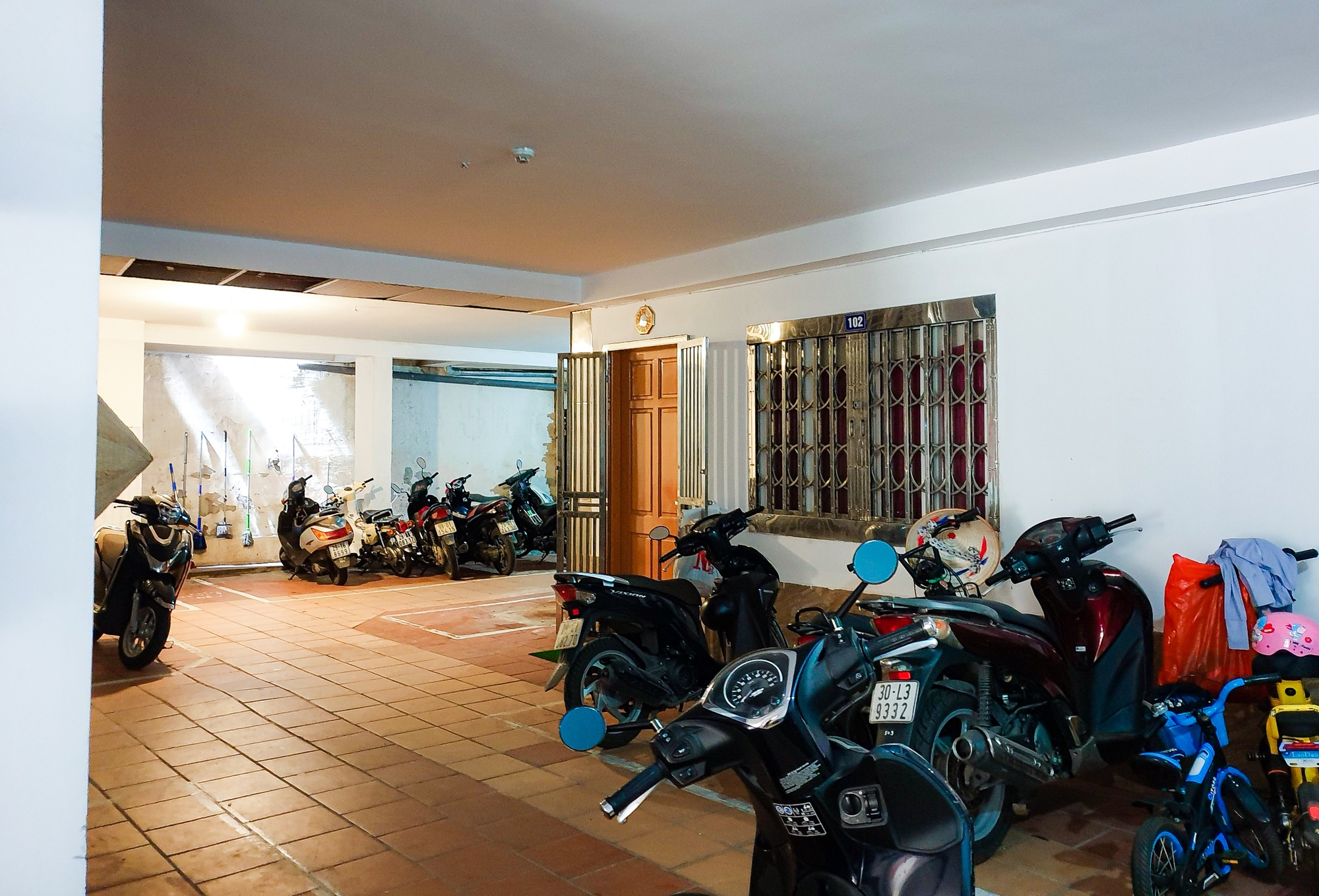 H&agrave; Nội cấm sạc xe điện qua đ&ecirc;m tại chung cư mini - Ảnh 2.
