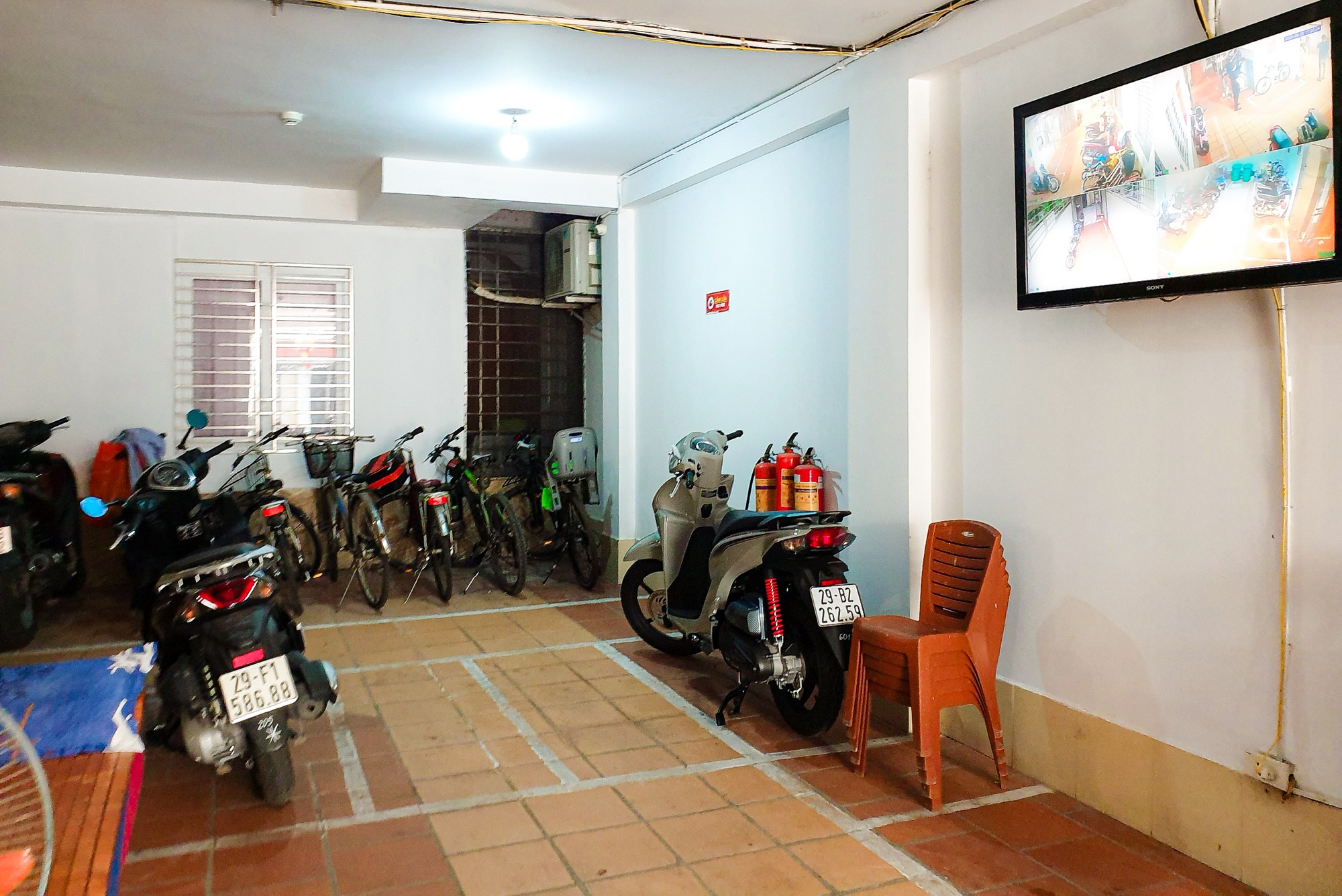 Hà Nội cấm sạc xe điện qua đêm tại chung cư mini