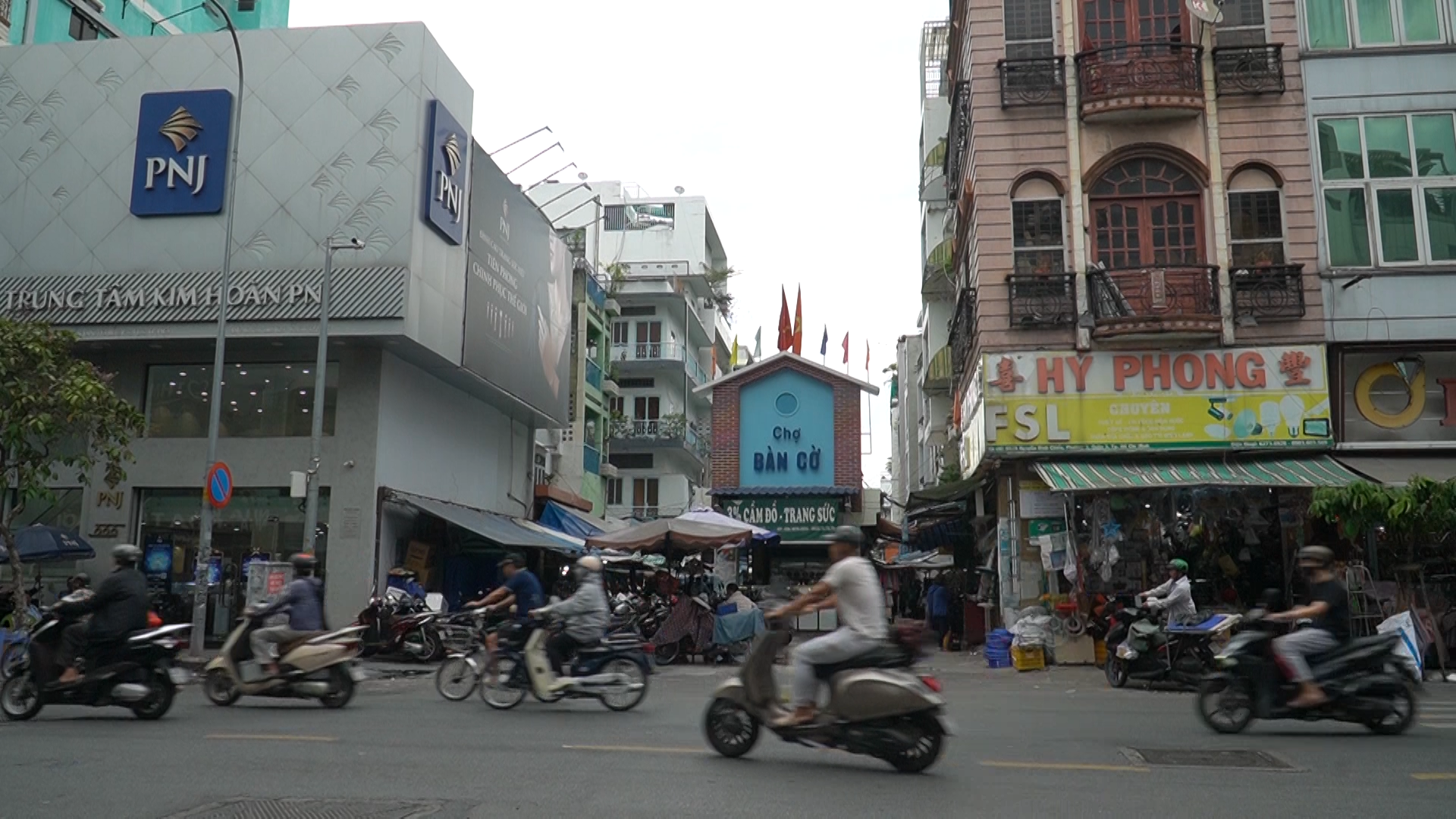 Khu Bàn Cờ có thể là khu phố Tây Bùi Viện thứ 2 tại TP HCM? - Ảnh 1.