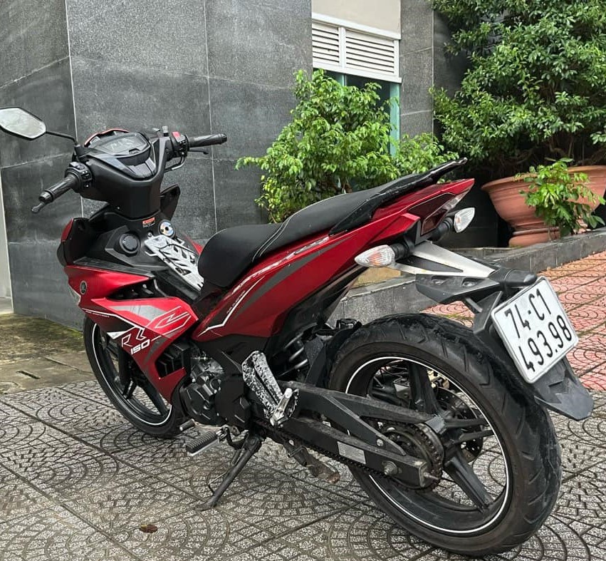 Cha dẫn con trai 16 tuổi đi trộm xe m&aacute;y - Ảnh 2.