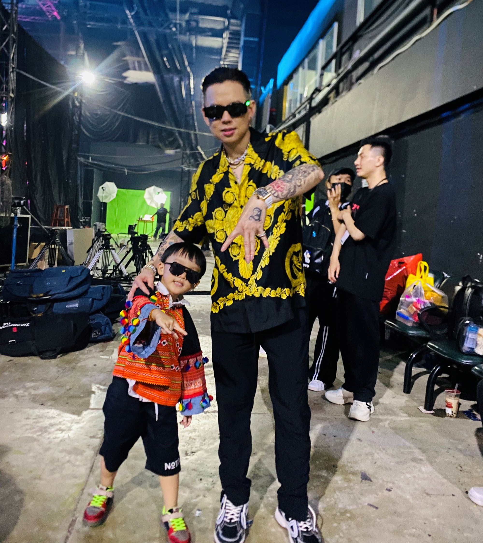 Hiện tượng Gucci Hồng c&oacute; g&igrave; m&agrave; b&ugrave;ng nổ mạng x&atilde; hội? - Ảnh 6.