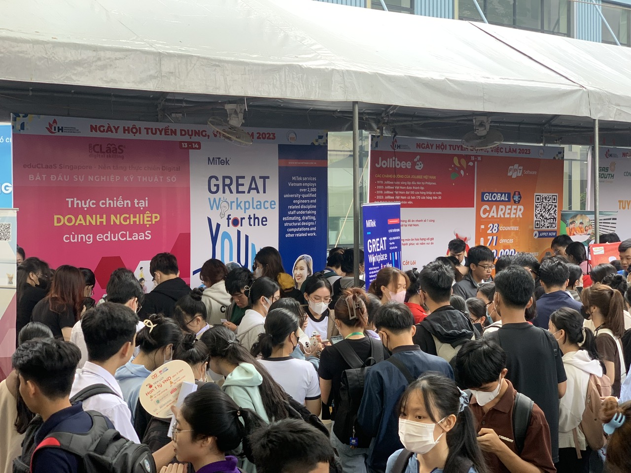 Hơn 5.000 vị tr&iacute; việc l&agrave;m cho sinh vi&ecirc;n, người lao động - Ảnh 1.