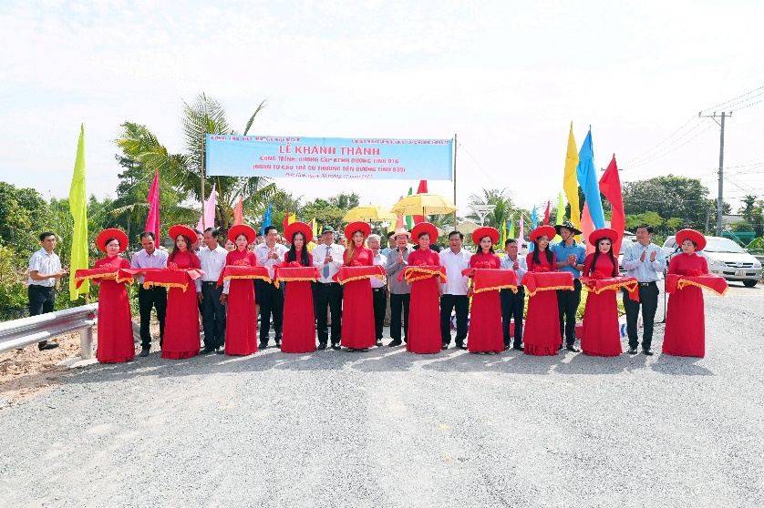 Nam A Bank “nối” nhịp cầu nhân ái đến người dân Long An