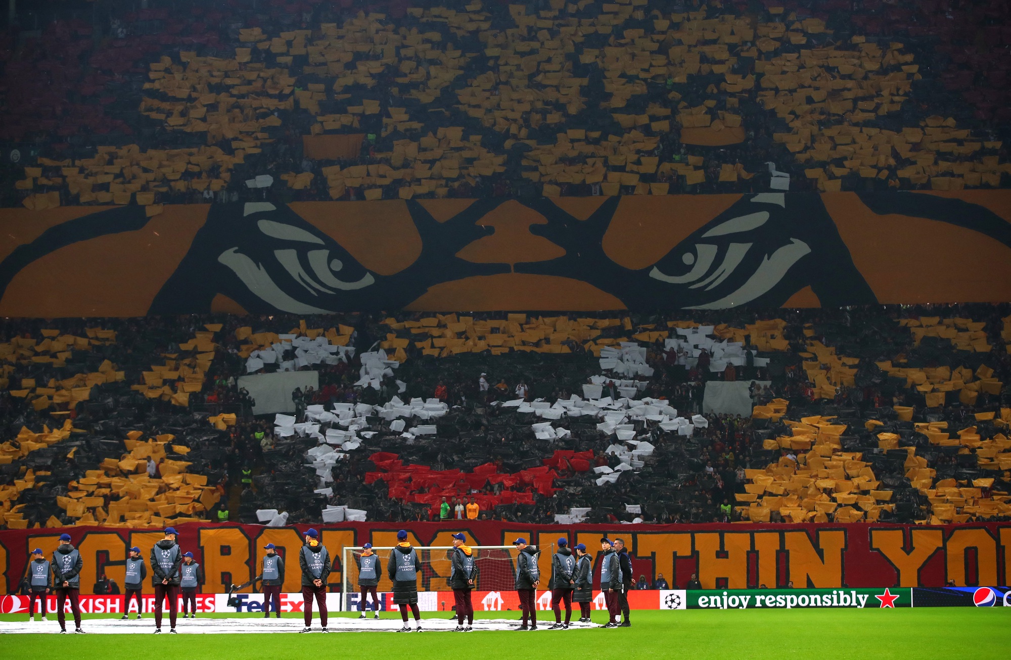 C&ocirc;ng l&agrave;m thủ ph&aacute;, Man United cay đắng đ&aacute;nh rơi chiến thắng tại Istanbul - Ảnh 1.