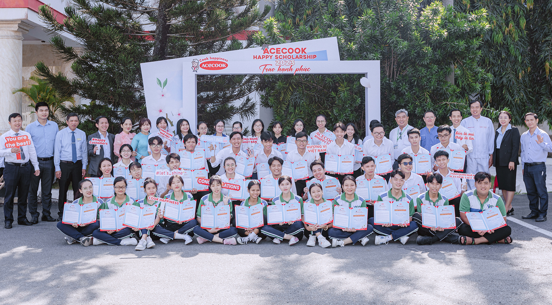 Acecook Happy Scholarship - Hành trình trao hạnh phúc đến hàng ngàn sinh viên