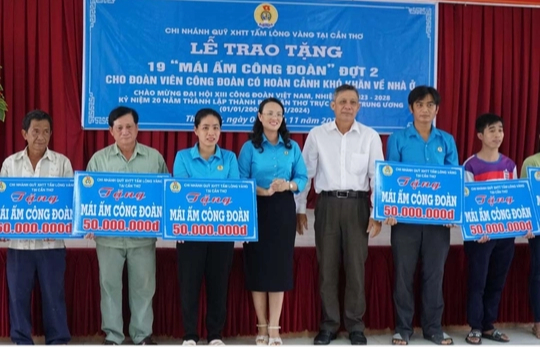 Trao M&aacute;i ấm C&ocirc;ng đo&agrave;n cho 19 CNVC-LĐ tại Cần Thơ - Ảnh 1.