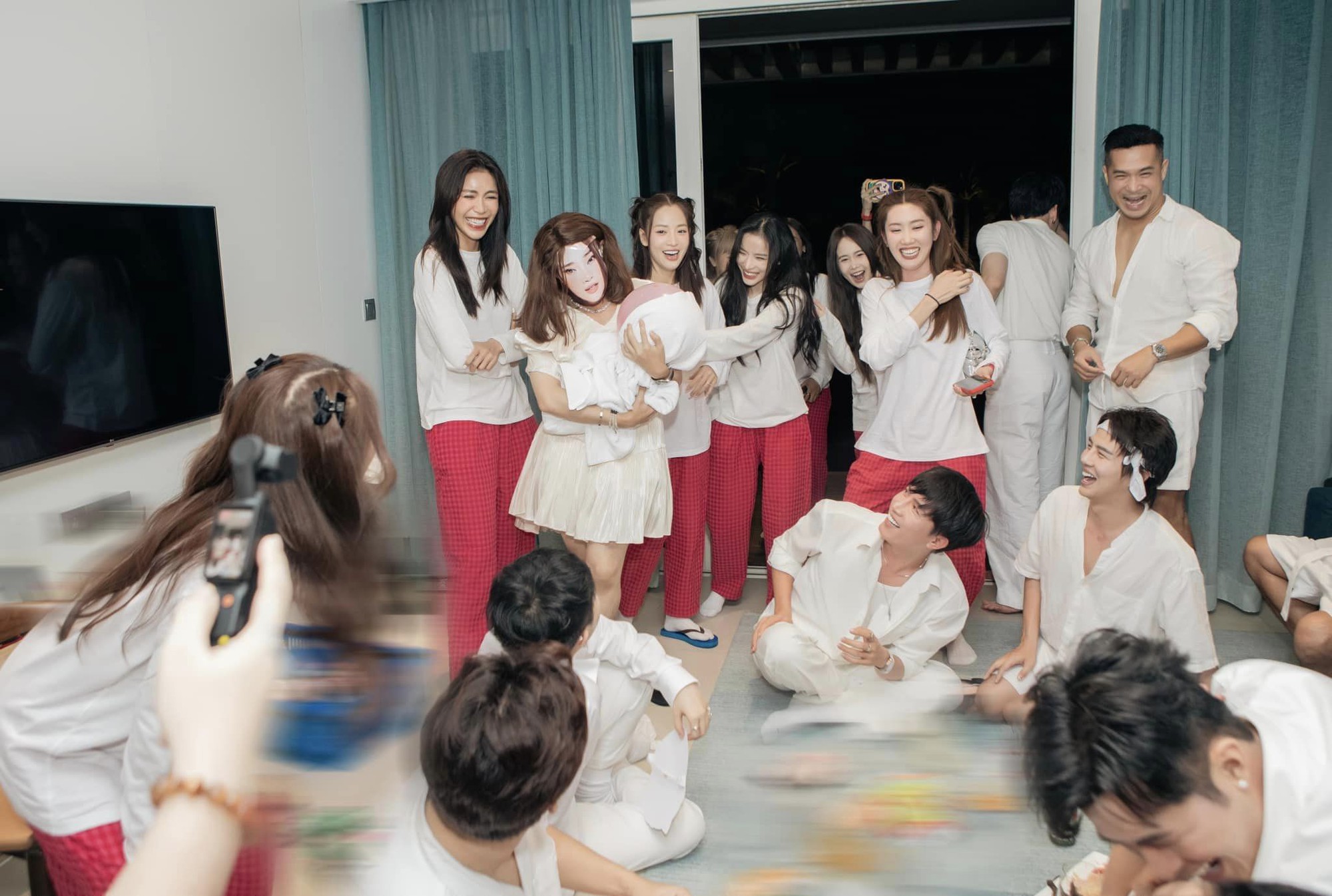 Showbiz Việt trẩy hội ăn cưới Puka - Gin Tuấn Kiệt - Ảnh 28.