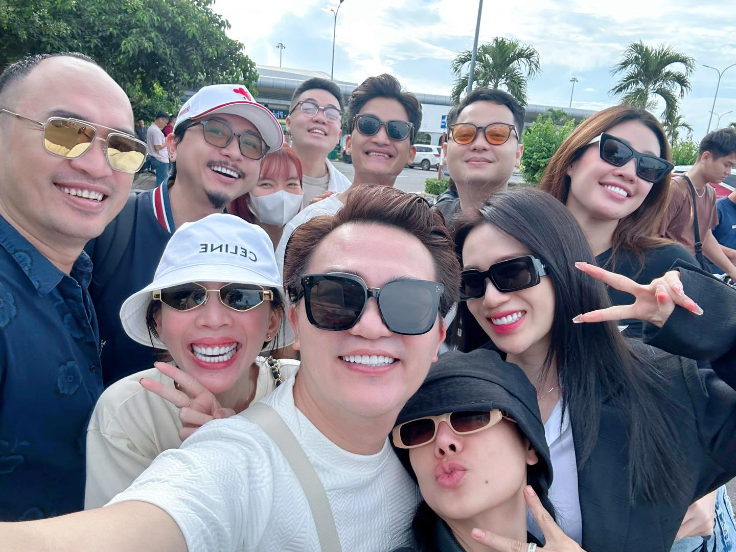 Showbiz Việt trẩy hội ăn cưới Puka - Gin Tuấn Kiệt