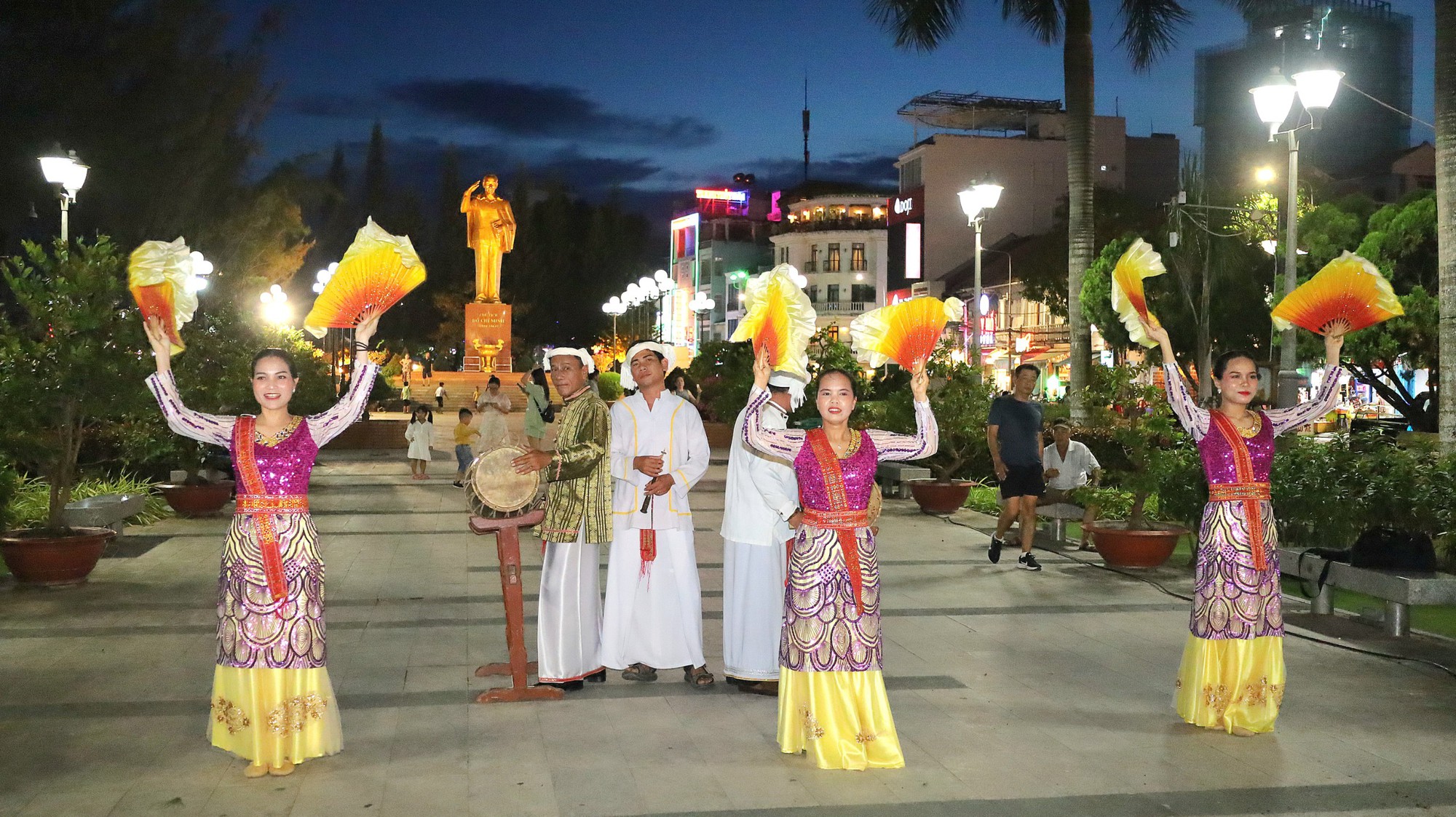 Đặc sắc Ng&agrave;y văn ho&aacute;, du lịch Ninh Thuận tại Cần Thơ - Ảnh 5.