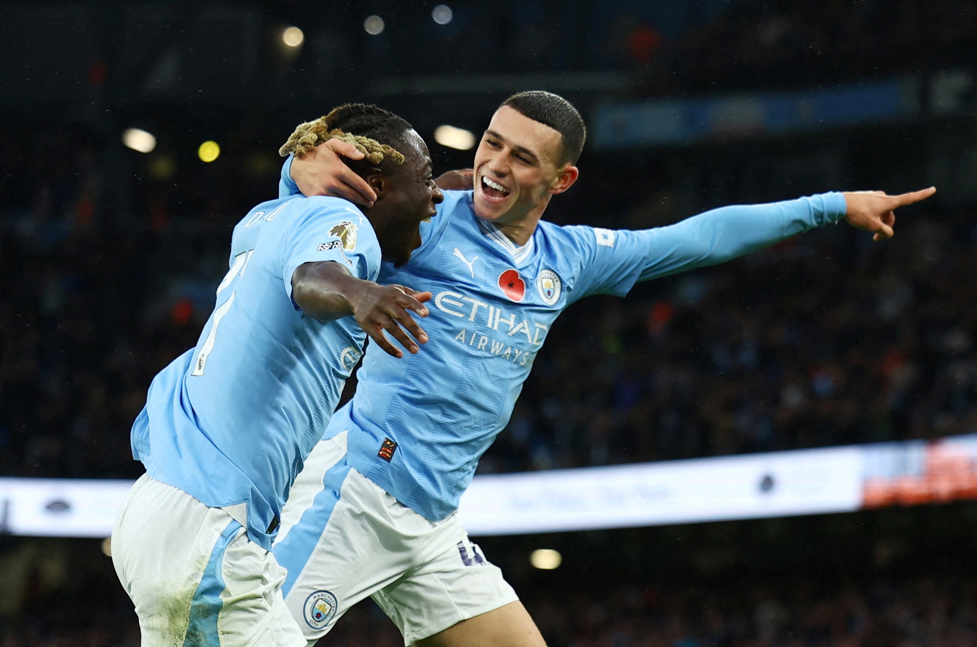 Man City đ&aacute;nh tennis với Bournemouth, Arsenal thua sốc v&igrave; VAR - Ảnh 4.