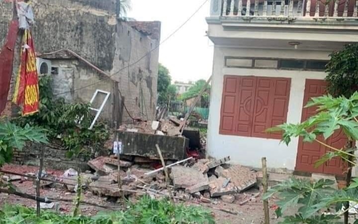Sau vụ nổ lớn, người đ&agrave;n &ocirc;ng tử vong trong căn nh&agrave; sập, x&aacute;c ph&aacute;o vương v&atilde;i - Ảnh 3.