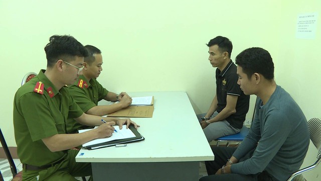 Vào nhà dân “xin tiền làm quà” cho lãnh đạo, 2 người xưng cán bộ TN-MT bị bắt