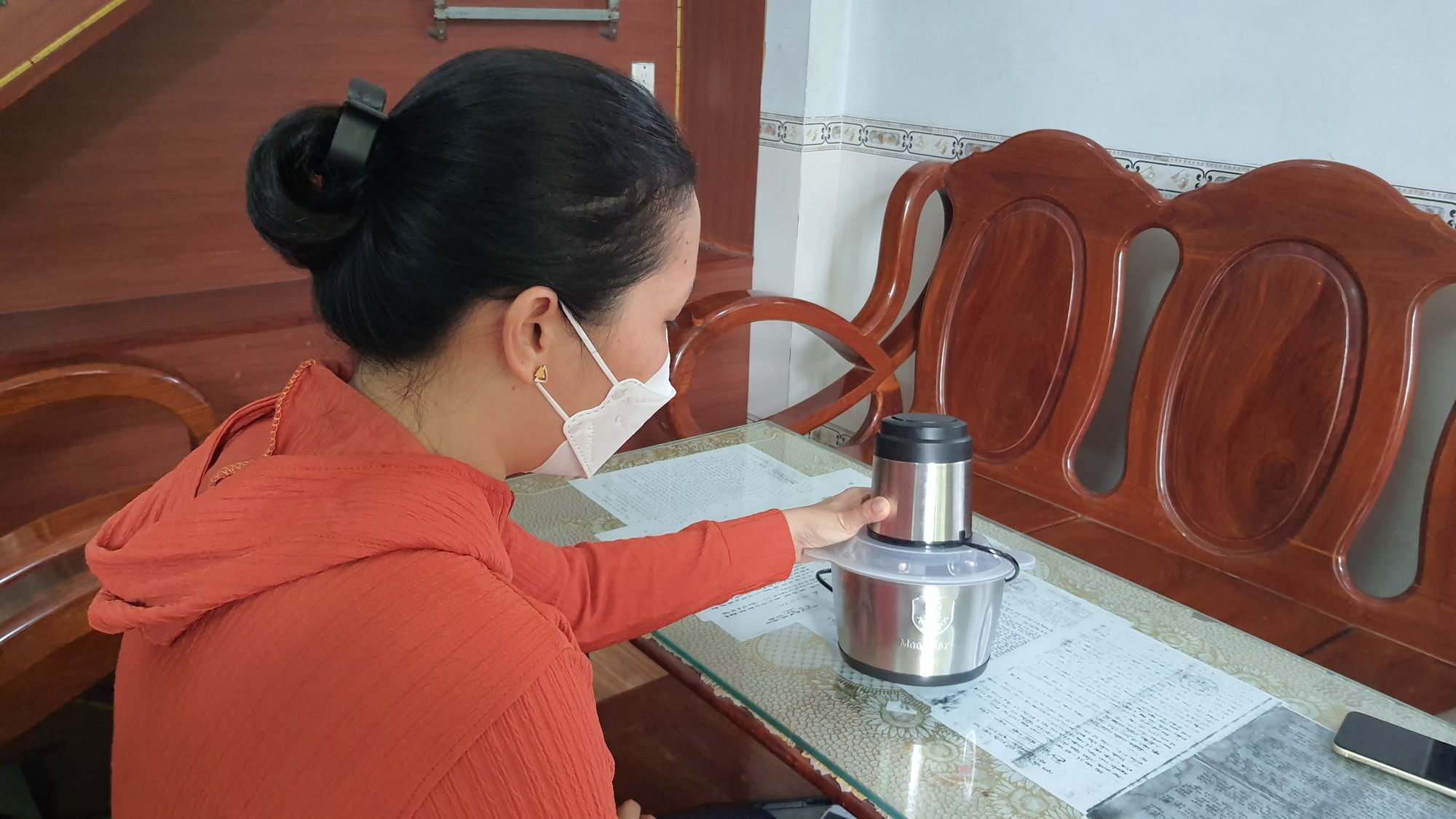 Một phụ nữ ở TP HCM "bay màu" 2,5 tỉ đồng sau khi xem video trên mạng
