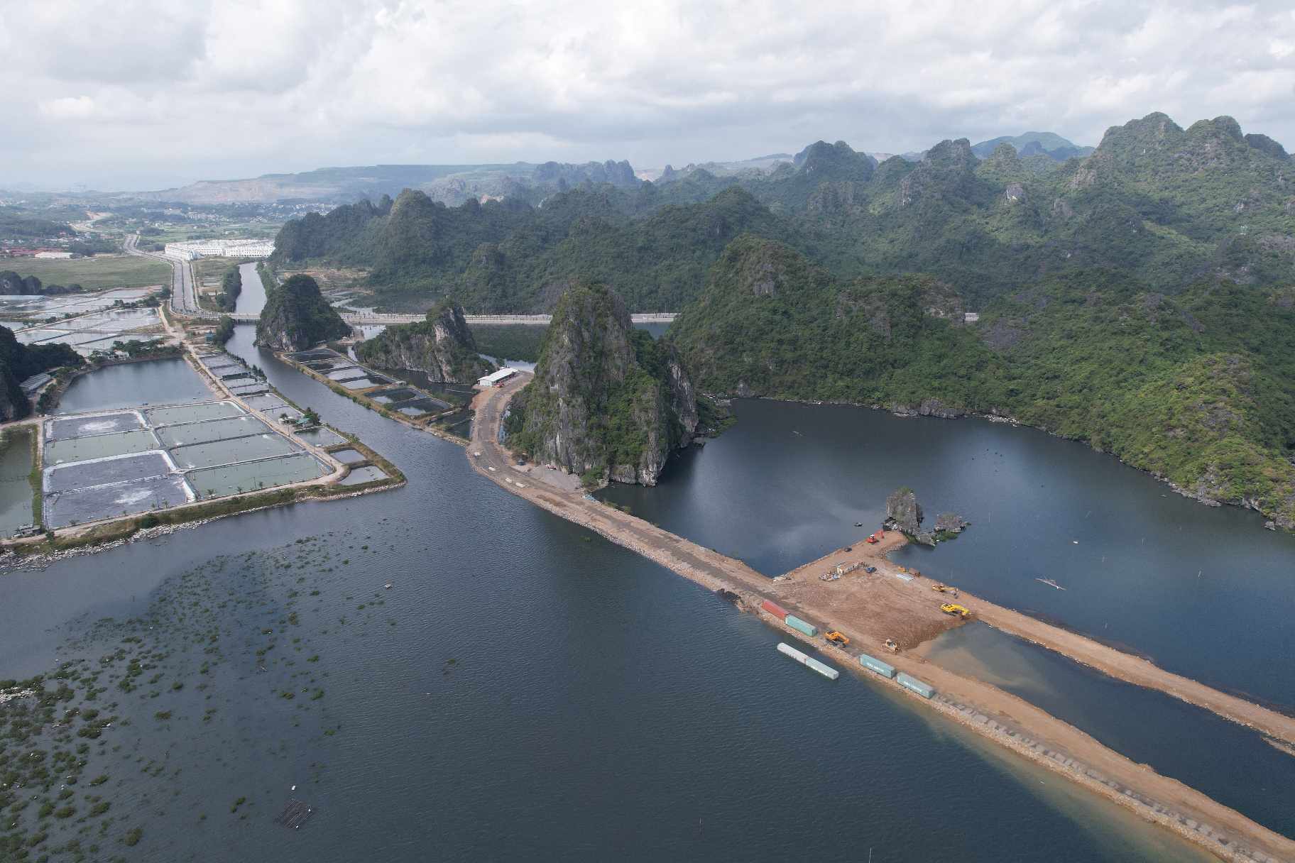 Lộ diện sai phạm của chủ đầu tư trong việc lấp v&ugrave;ng đệm vịnh Hạ Long? - Ảnh 3.