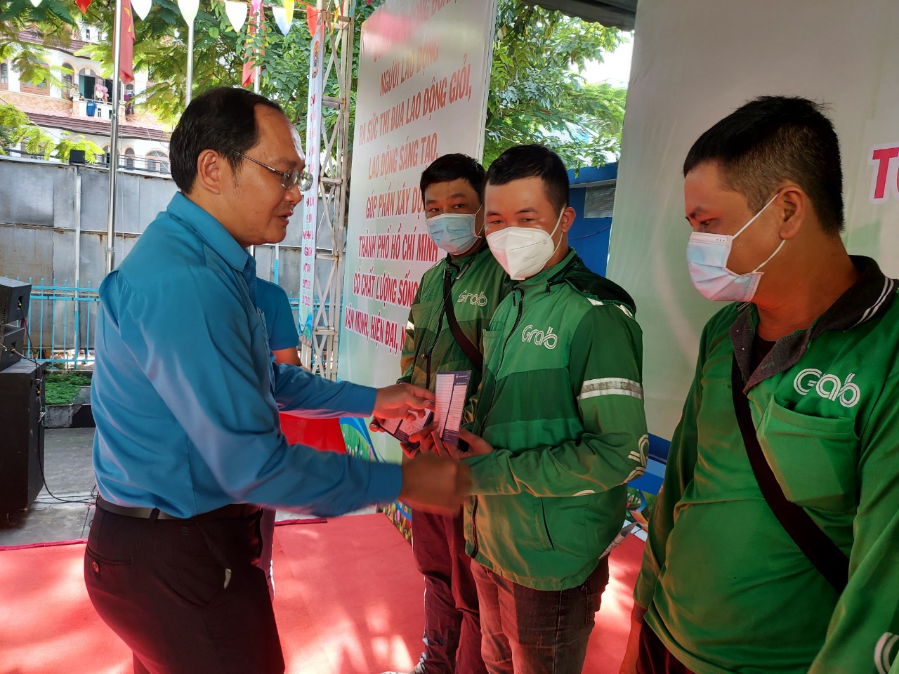 Tài xế xe công nghệ lọt lưới an sinh