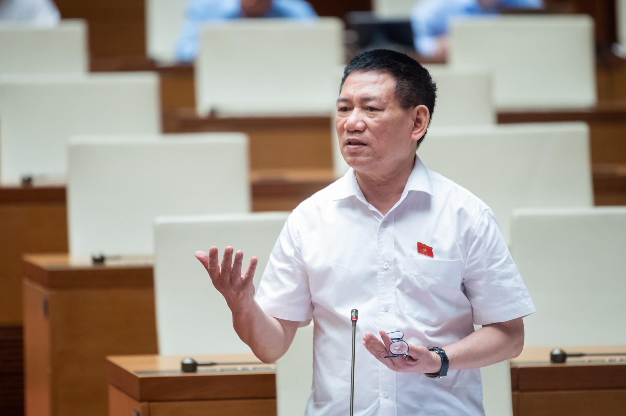 Chất vấn Bộ trưởng Bộ Tài chính việc "không bắt buộc mua bảo hiểm xe máy"