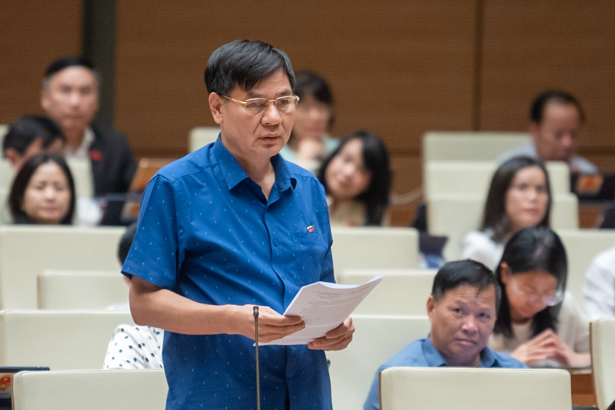 Bộ trưởng Công Thương trả lời về phát triển điện mặt trời áp mái, mua bán điện trực tiếp - Ảnh 1.