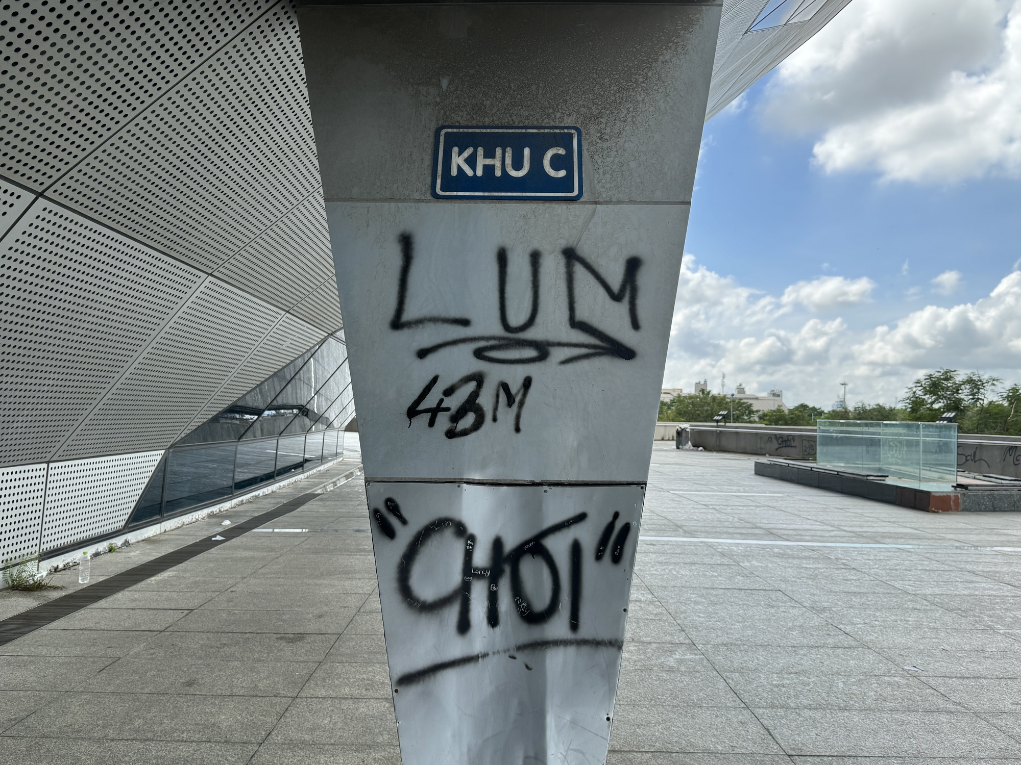 Ng&aacute;n ngẩm cảnh nhếch nh&aacute;c ở dĩa bay giữa l&ograve;ng Đ&agrave; Nẵng - Ảnh 7.