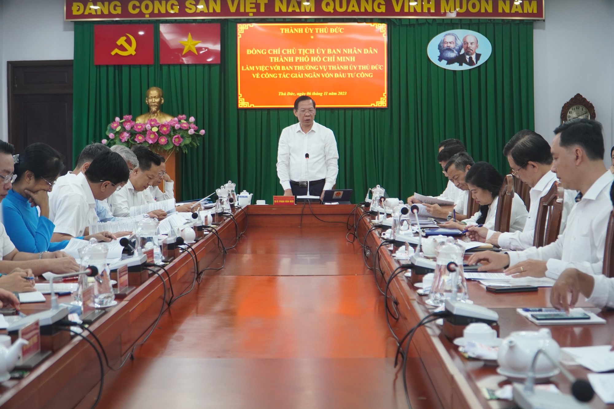 Chủ tịch UBND TP HCM: Kh&ocirc;ng để bị rượt đuổi tỉ lệ giải ng&acirc;n vốn đầu tư c&ocirc;ng - Ảnh 1.