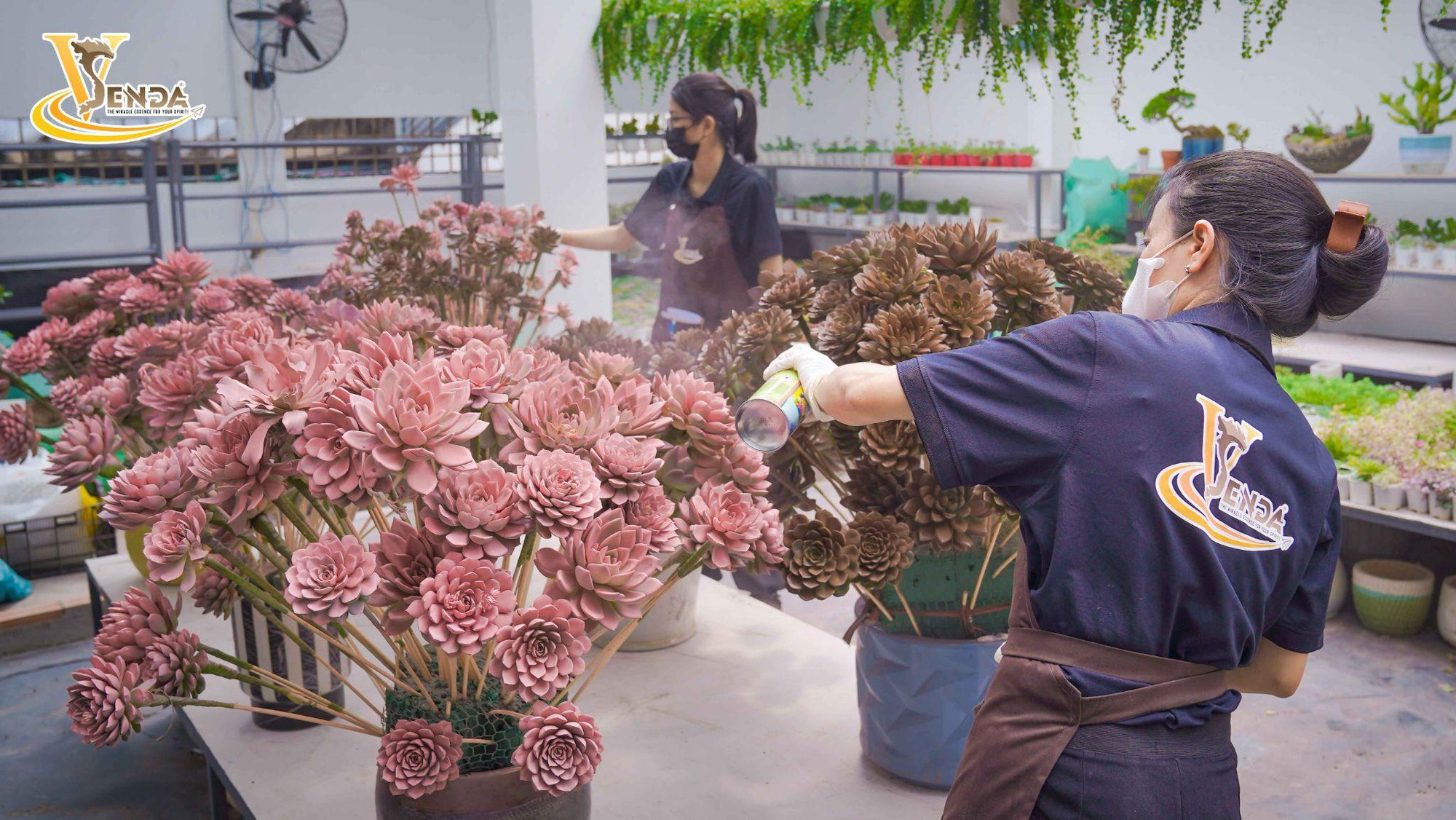VSenda cùng Sĩ Thanh mang đến không gian lễ cưới ấn tượng cho Gin Tuấn Kiệt và Puka - Ảnh 6.