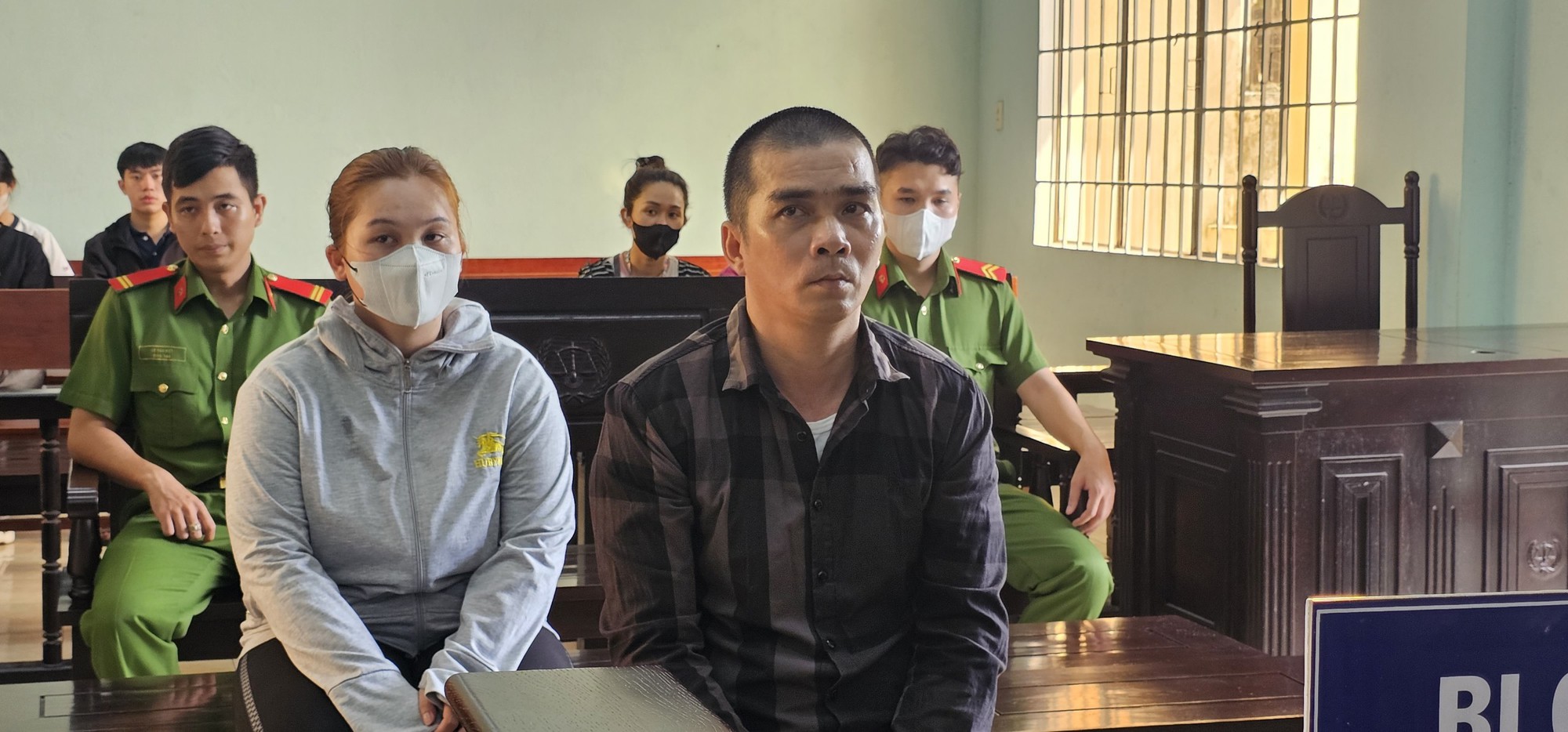 CLIP: Lời khai giật mình của đôi nhân tình nghi ép bé 3 tuổi hút ma túy đá