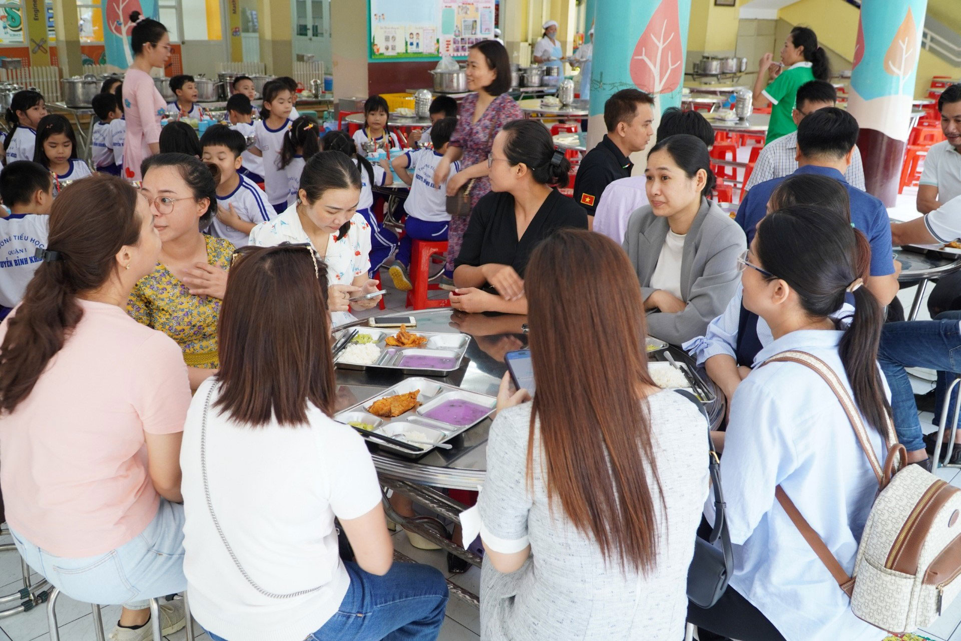 Nỗ lực giám sát bữa ăn bán trú