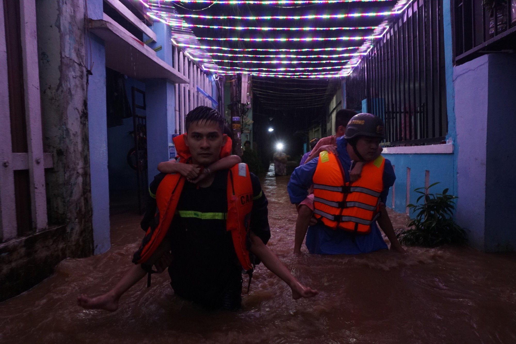 Đà Nẵng lại sơ tán người dân trong đêm để tránh lũ