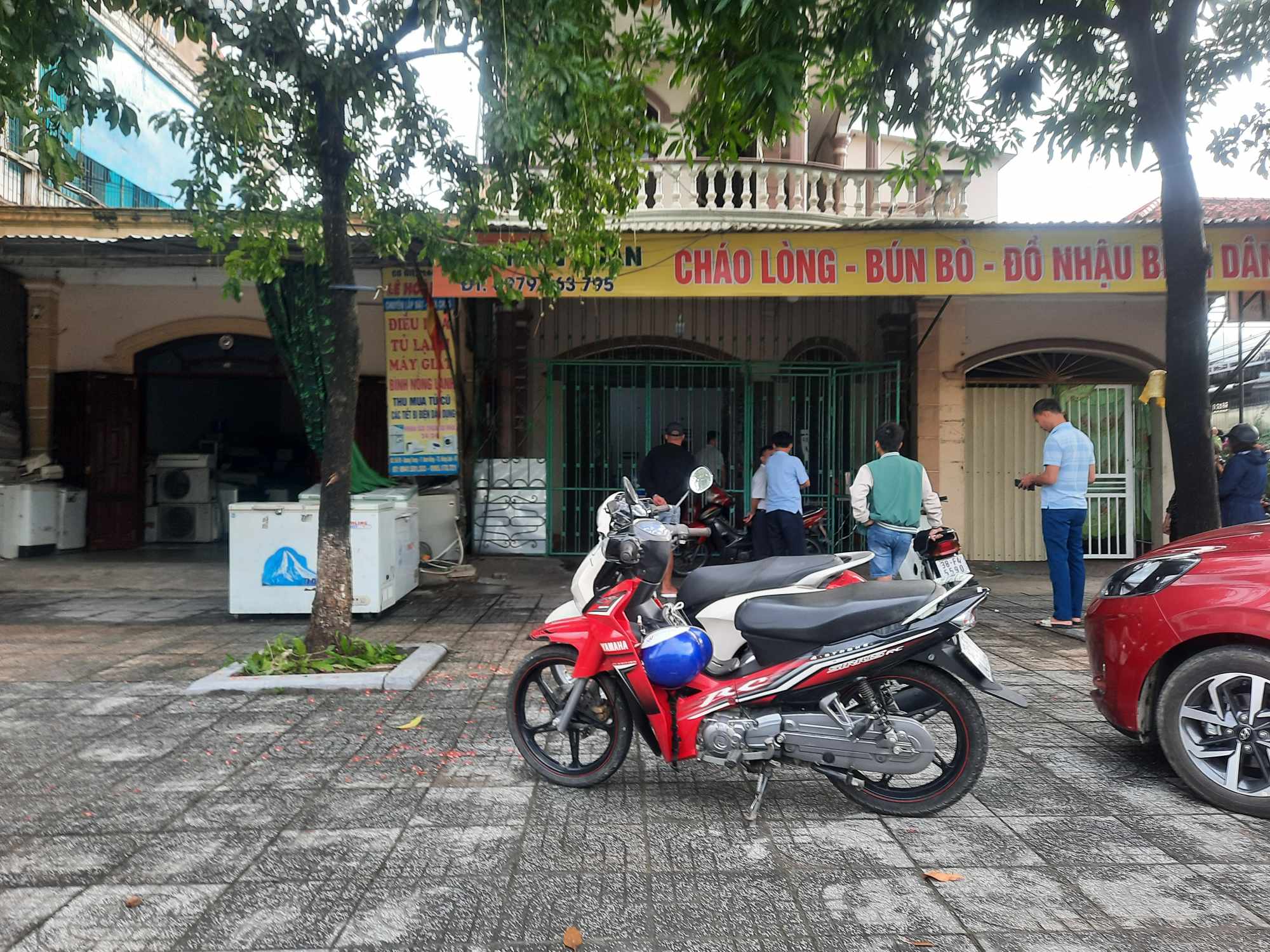 H&eacute; lộ nguy&ecirc;n nh&acirc;n đ&agrave;n &ocirc;ng tử vong trong qu&aacute;n ch&aacute;o l&ograve;ng - Ảnh 1.
