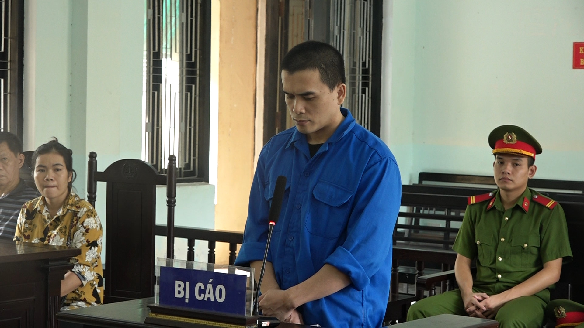 Đốt vàng mã còn thách thức, người đàn ông bị chém trọng thương