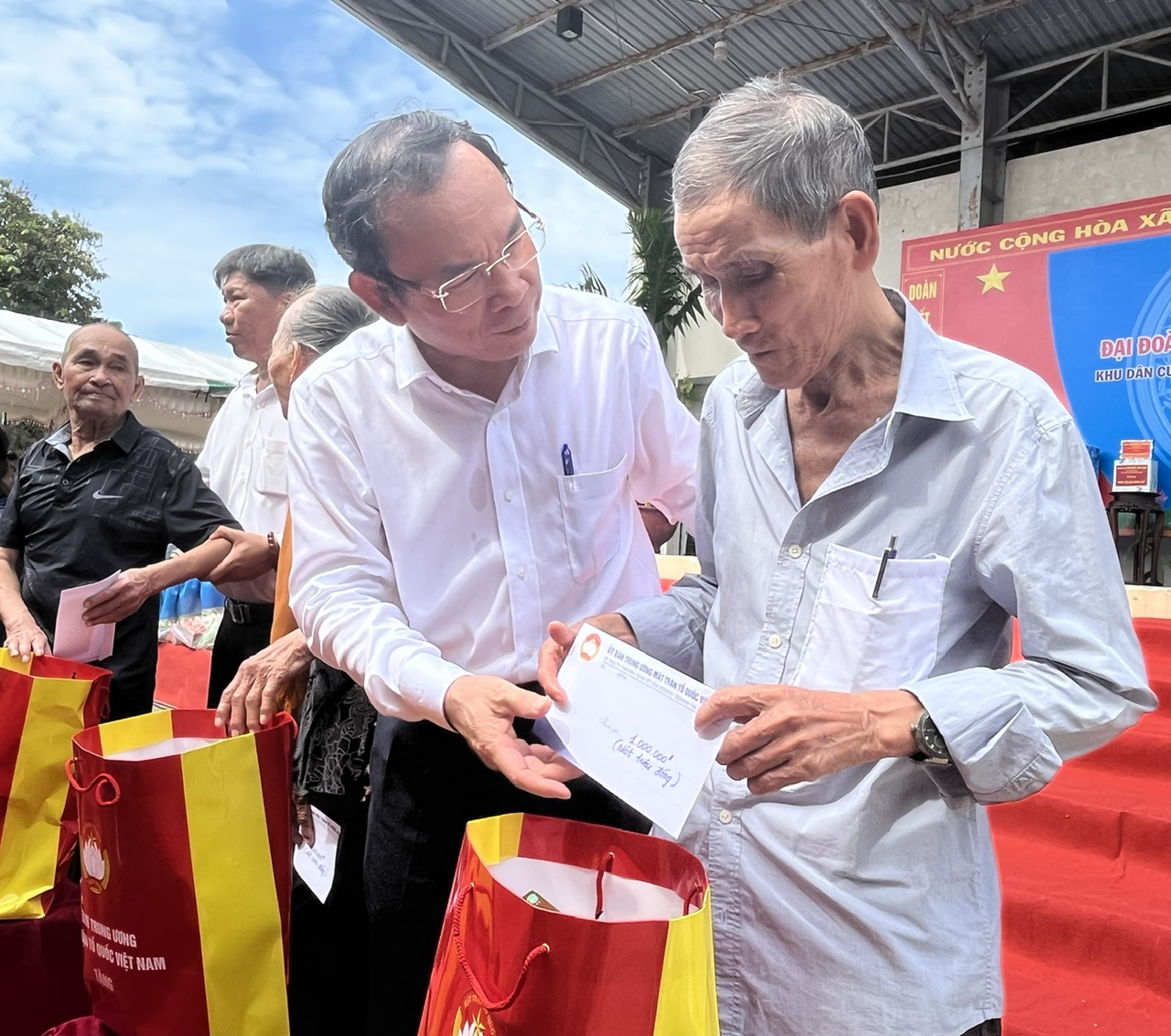 B&iacute; thư Th&agrave;nh ủy TP HCM: D&acirc;n vận kh&eacute;o, việc kh&oacute; n&agrave;o cũng th&agrave;nh c&ocirc;ng - Ảnh 4.