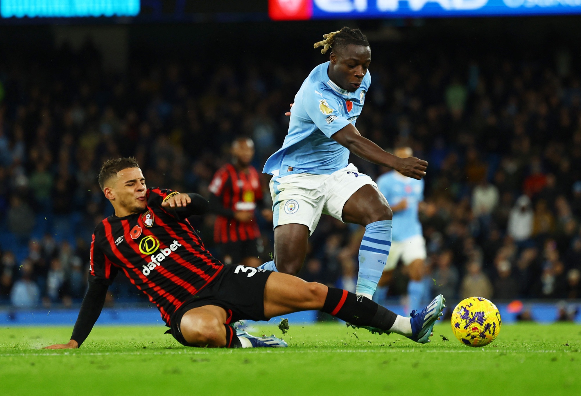 Jeremy Doku - "Sát thủ bóng tối" của Man City