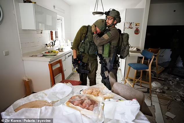 H&igrave;nh ảnh đặc biệt về bộ binh Israel b&ecirc;n trong Gaza - Ảnh 6.