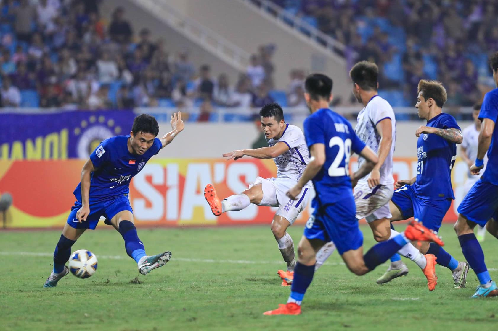 Phạm Tuấn Hải nói gì sau khi phá lưới Wuhan Three Towns FC? - Ảnh 2.