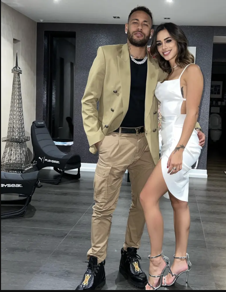 Gia đ&igrave;nh bạn g&aacute;i si&ecirc;u mẫu của Neymar bị cướp sạch t&agrave;i sản qu&yacute; gi&aacute; - Ảnh 3.