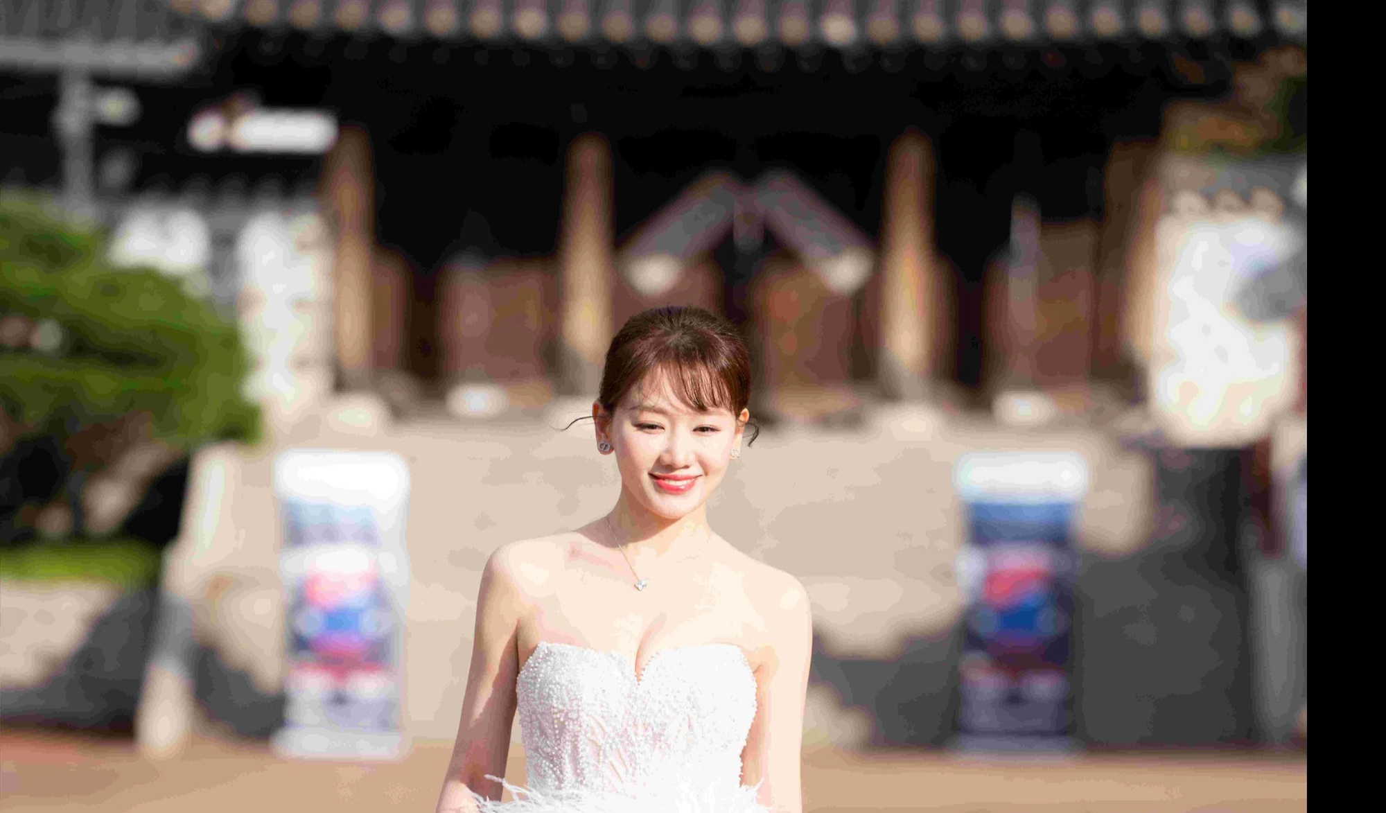 Hari Won, H’Hen Niê catwalk trong mưa rét ở Hàn Quốc