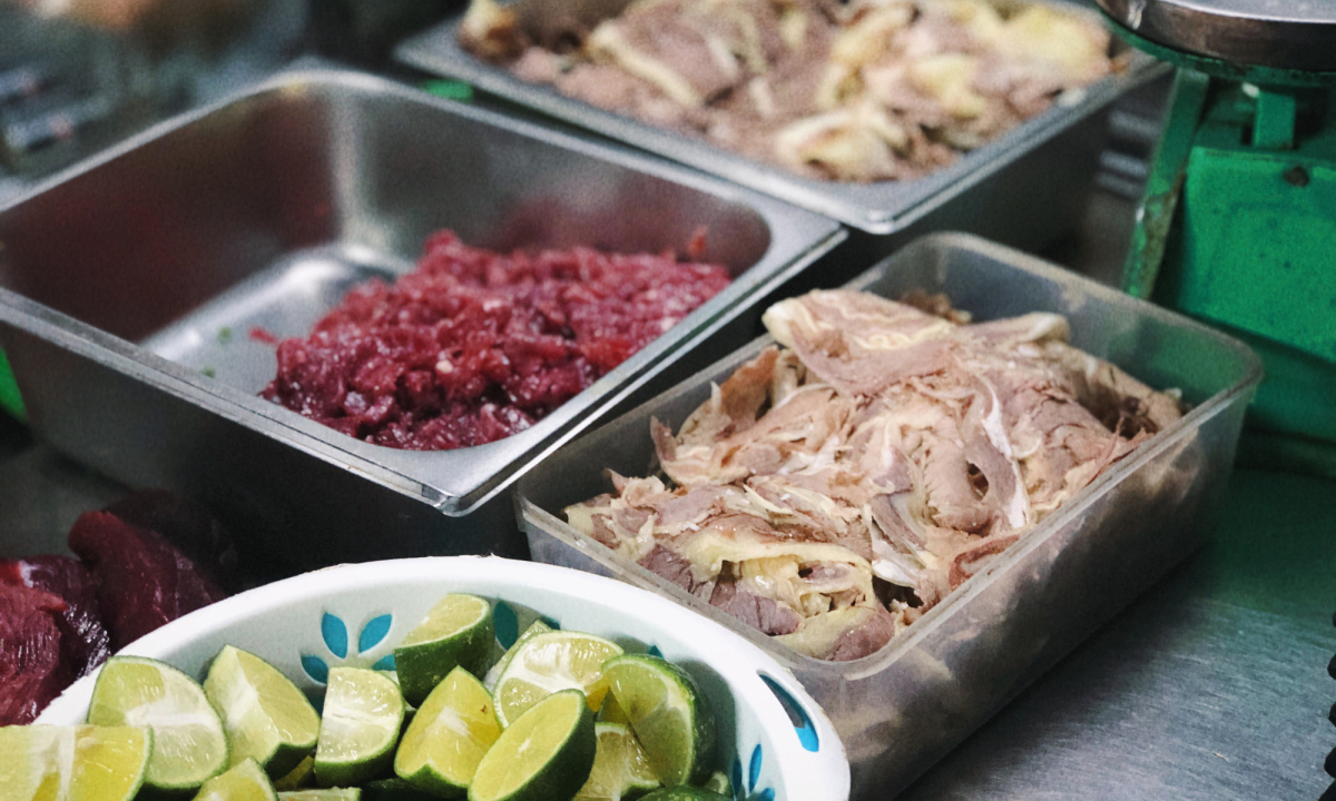 Quán phở Hà Nội để khách tự nấu trong bát đá 300 độ C - Ảnh 5.