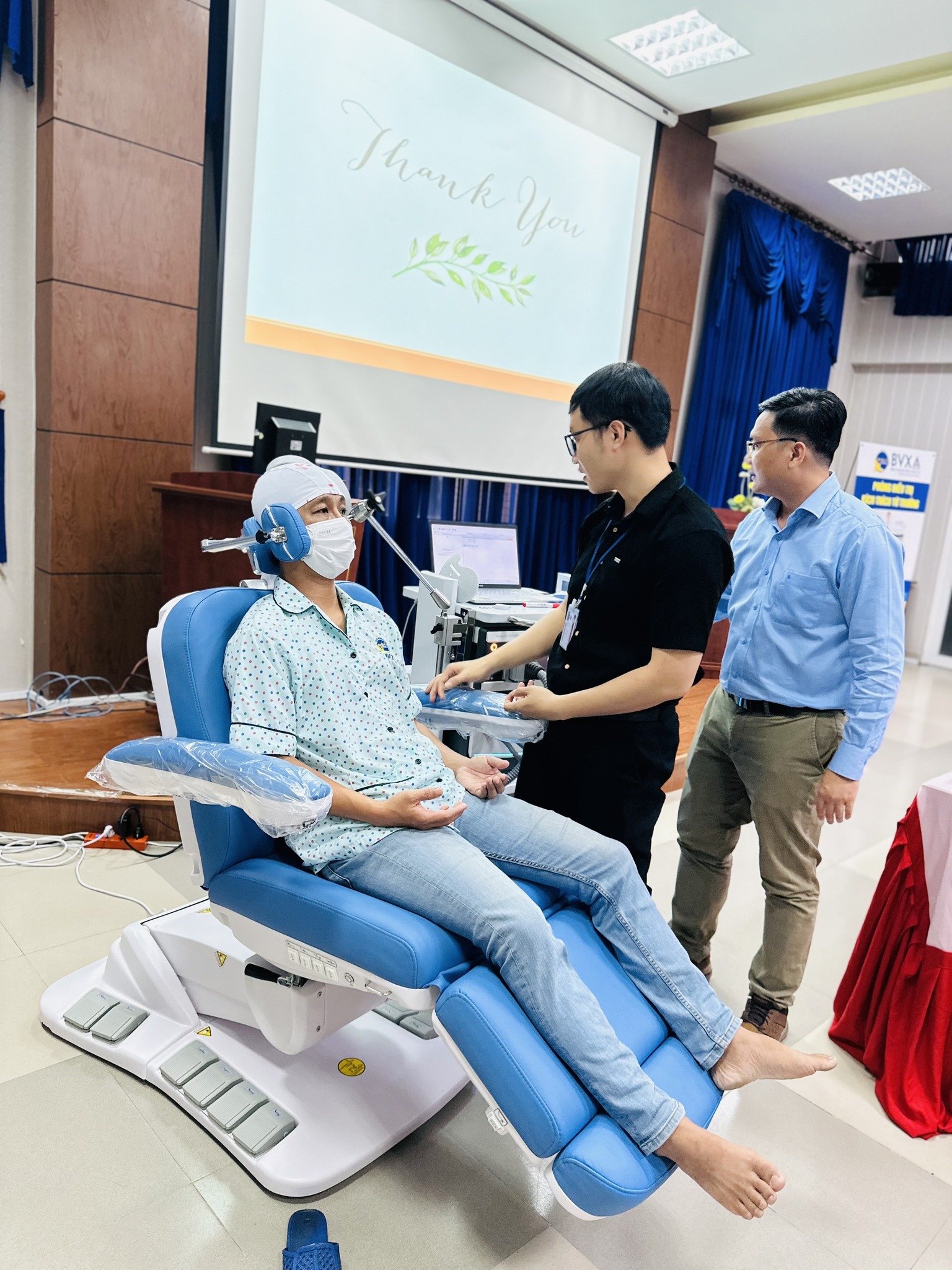 Bệnh viện Xuy&ecirc;n &Aacute; triển khai kỹ thuật mới k&iacute;ch th&iacute;ch từ trường xuy&ecirc;n sọ  - Ảnh 1.