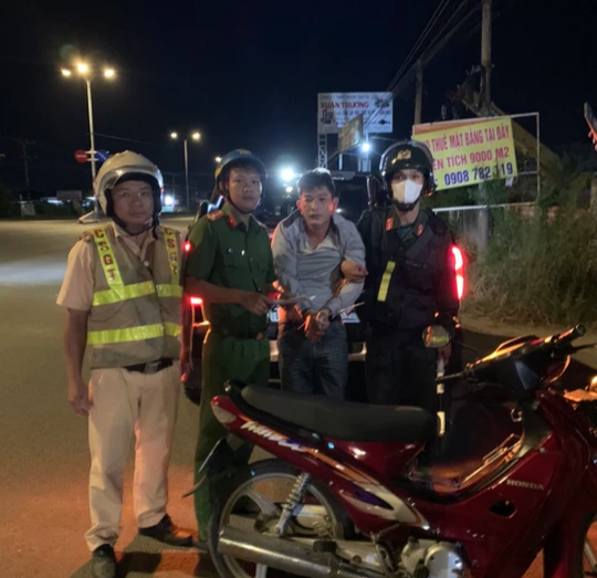 Đón lõng, bắt đối tượng truy nã nguy hiểm