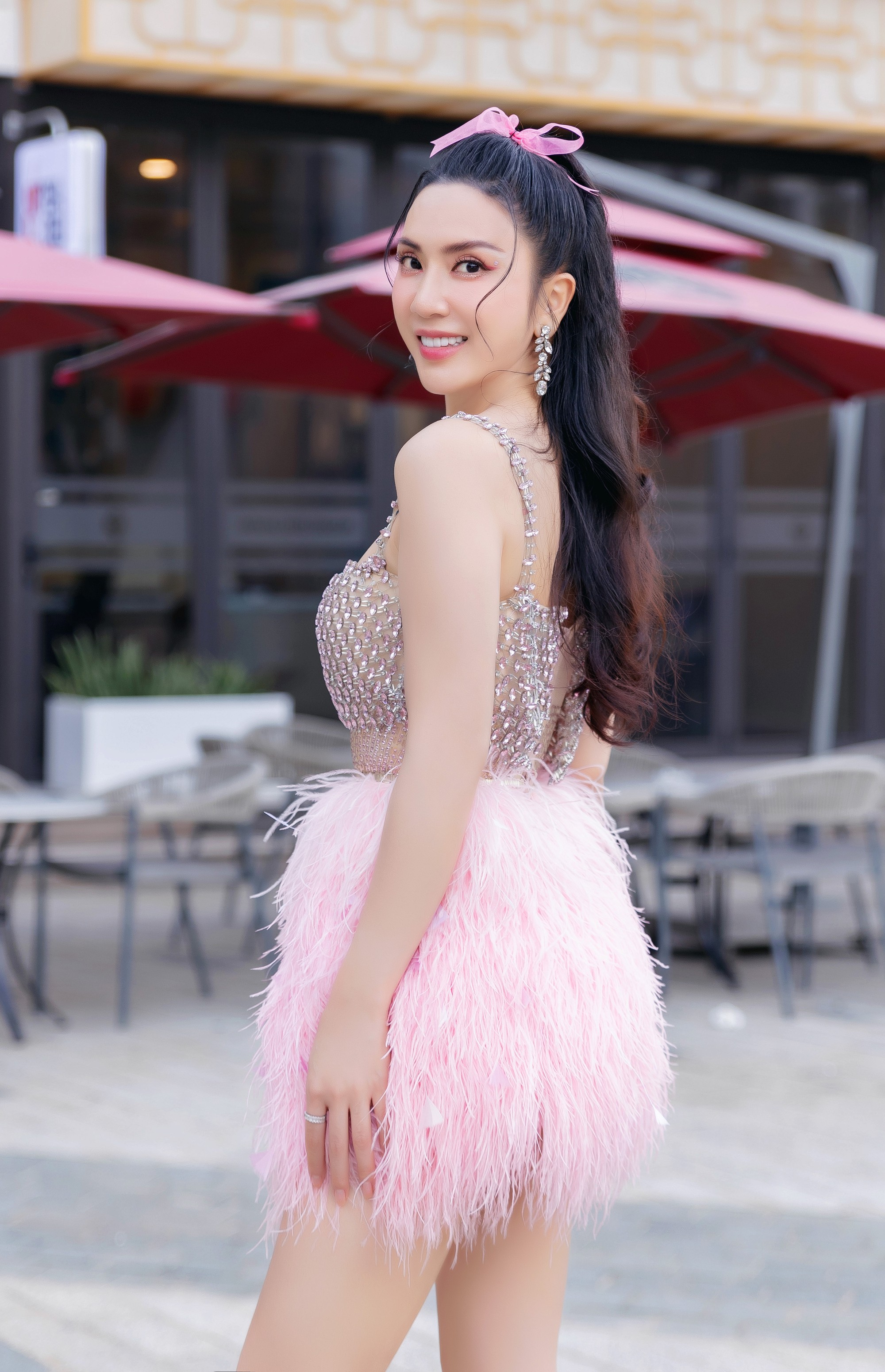 Á khôi Nguyễn Thùy Chi rạng ngời ủng hộ gameshow phụ nữ - Ảnh 1.