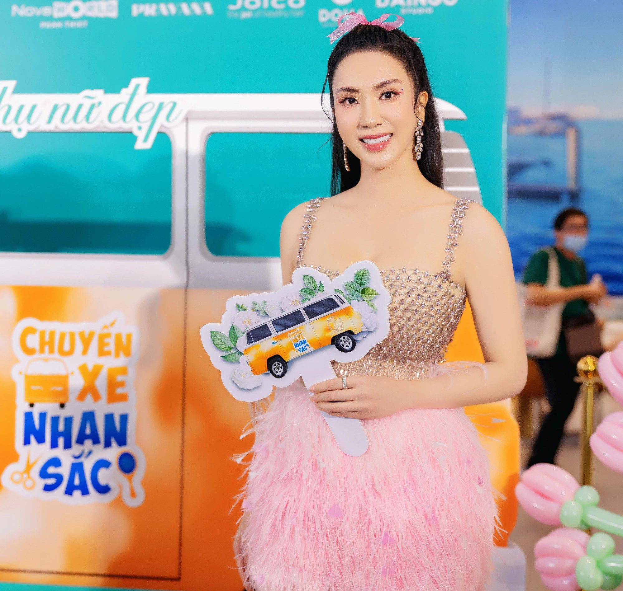 Á khôi Nguyễn Thùy Chi rạng ngời ủng hộ gameshow phụ nữ