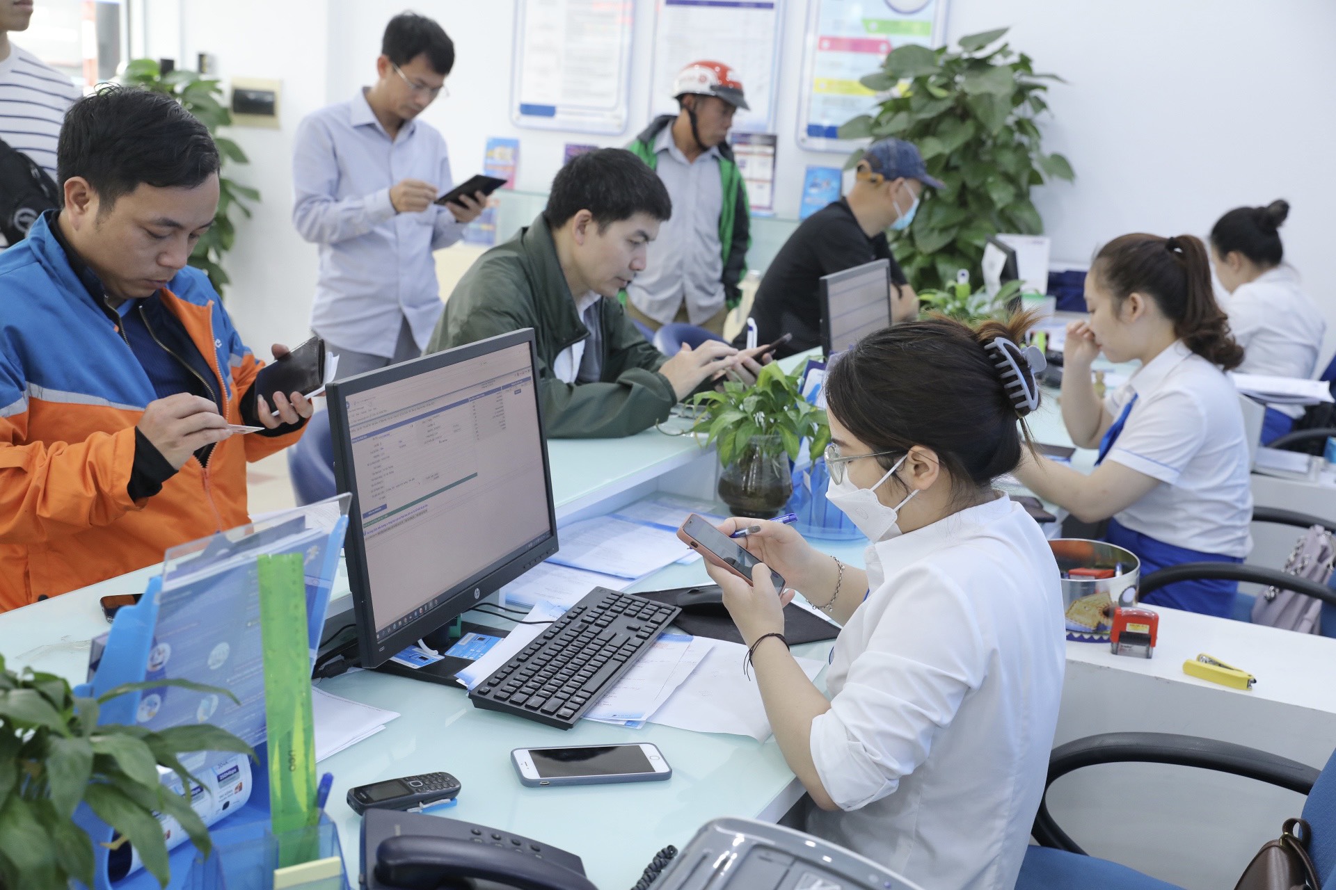 Bác bỏ thông tin khóa dịch vụ 2 chiều và thu hồi sim chưa chuẩn hóa thông tin