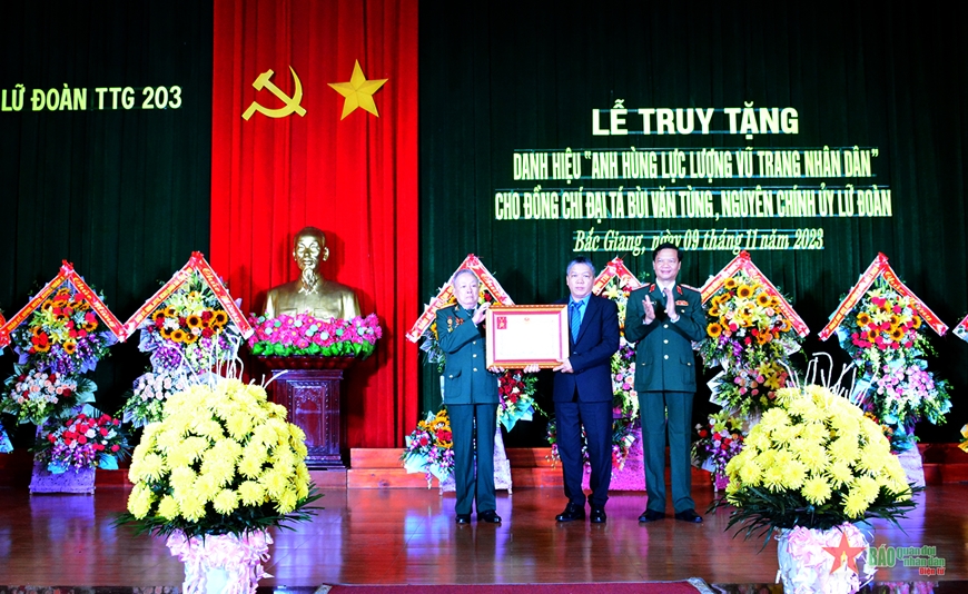 Truy tặng Đại tá Bùi Văn Tùng danh hiệu Anh hùng Lực lượng vũ trang nhân dân