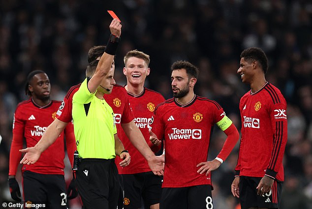 Tranh cãi tấm thẻ đỏ của Rashford và thất bại não nề của Man United