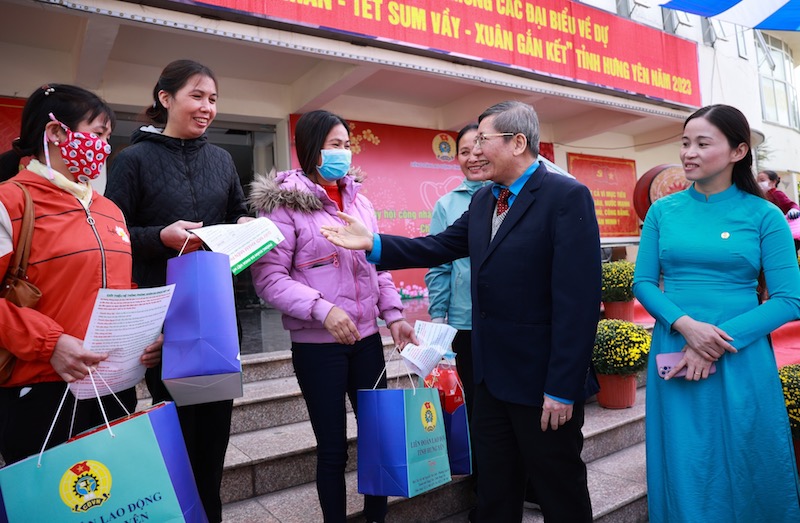 Đảm bảo tất cả đo&agrave;n vi&ecirc;n, người lao động đều c&oacute; Tết  - Ảnh 3.